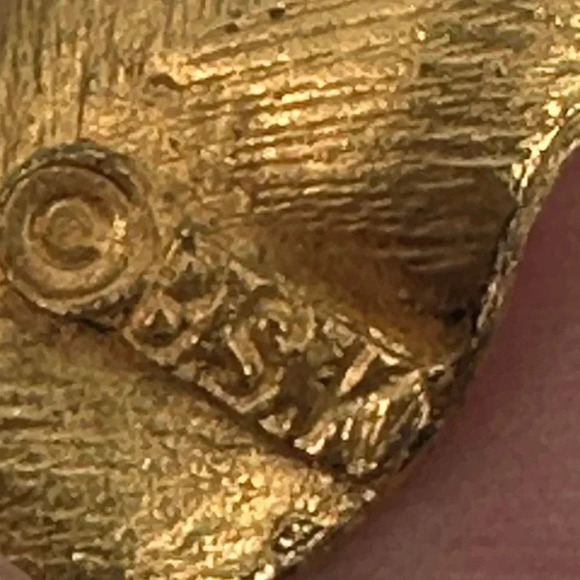 Vintage BSK Leaf Clip Back Earrings Signed Diamond Cut  Gold-tone Estate - Picture 2 of 8